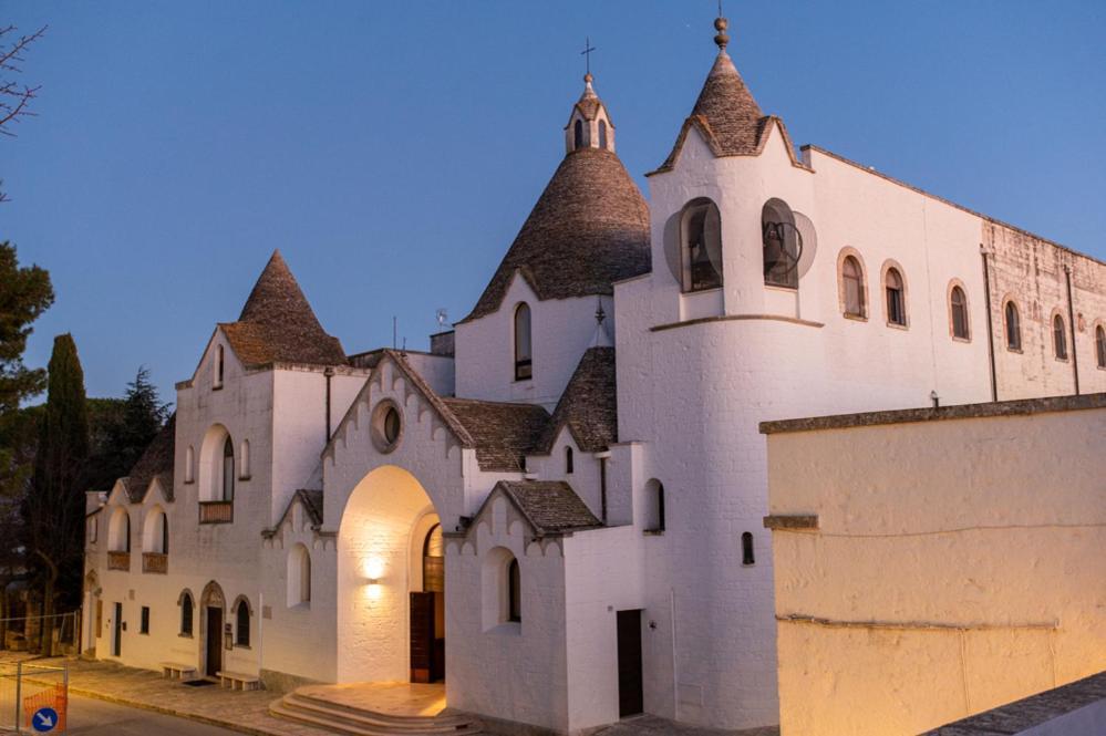 Dea Luxury Casa Vacanze- Zona Chiesa A Trullo - Алберобело Екстериор снимка