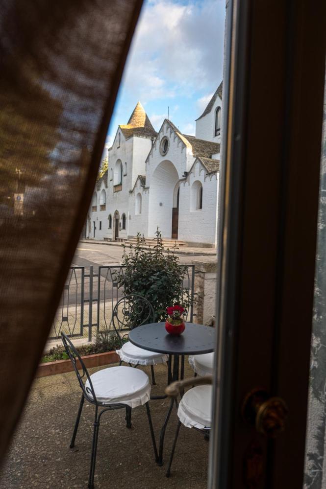 Dea Luxury Casa Vacanze- Zona Chiesa A Trullo - Алберобело Екстериор снимка