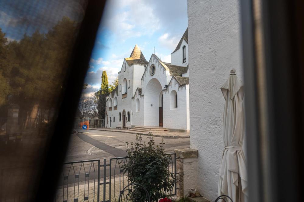 Dea Luxury Casa Vacanze- Zona Chiesa A Trullo - Алберобело Екстериор снимка
